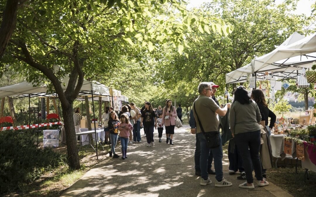 Centenares de personas visitan la VI Feria del Medio Ambiente de Cheste